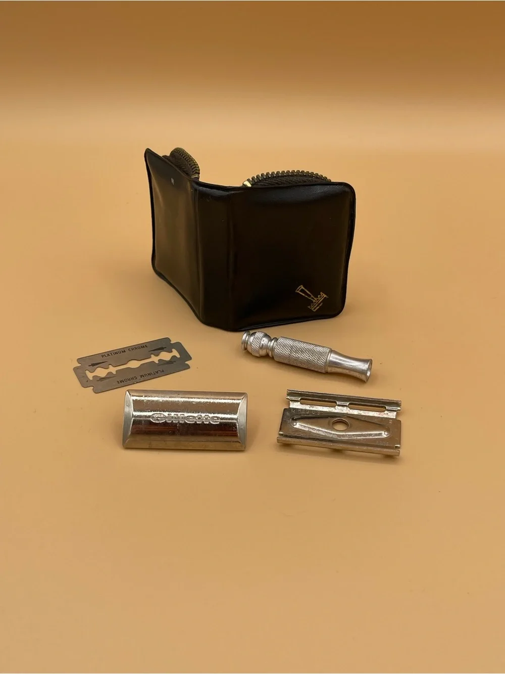 Gillette Men’s Double Edge Safety Razor Kit - Silver with Black Case